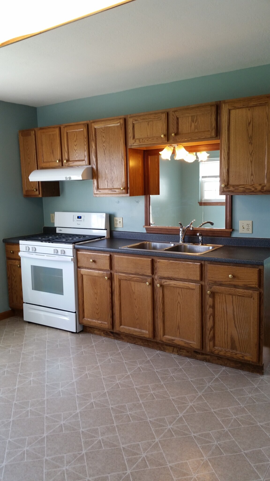 Building Photo - 422 Old State Rd S