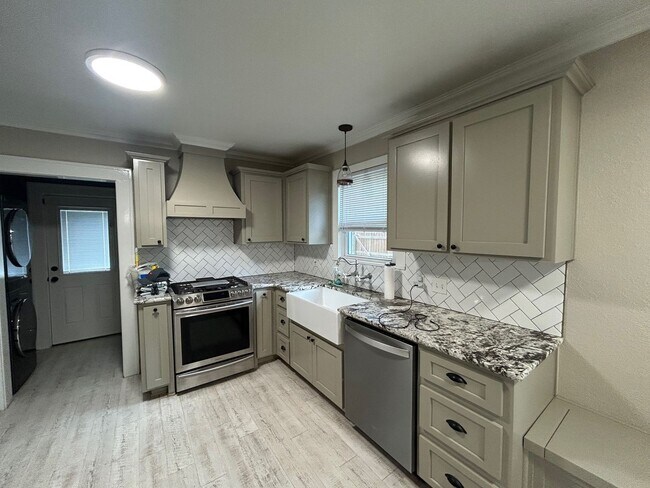 Building Photo - Spacious Corner Lot Charm