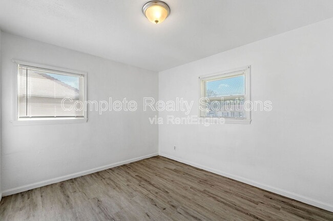 Building Photo - 419 Cameron Rd
