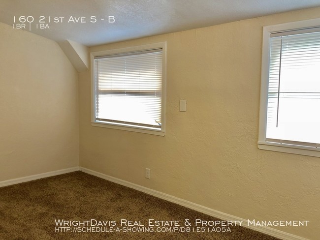 Building Photo - Vintage Studio Offered in Old Southeast!!!