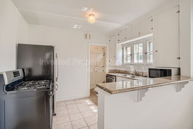 Building Photo - 384 N Ogden St