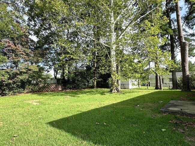 Building Photo - 627 Burgoyne Dr