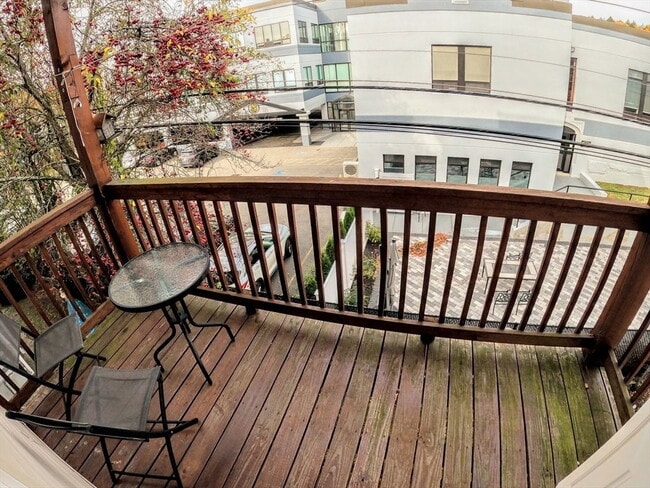 Building Photo - 3957 Washington St