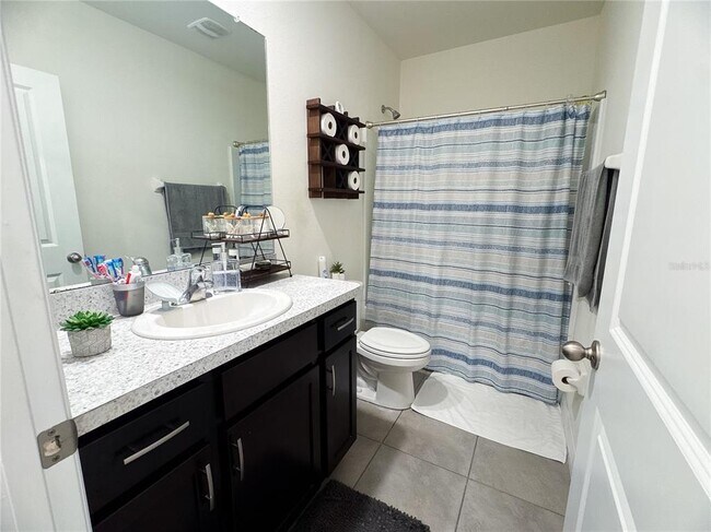 Building Photo - 2922 Boxwood Grove Row