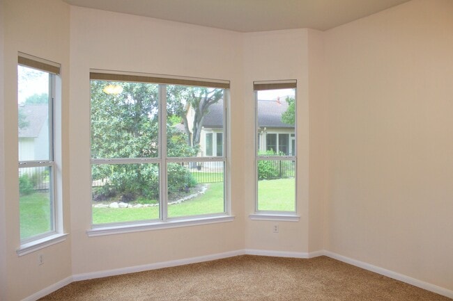 Building Photo - 103 Hill Country Dr