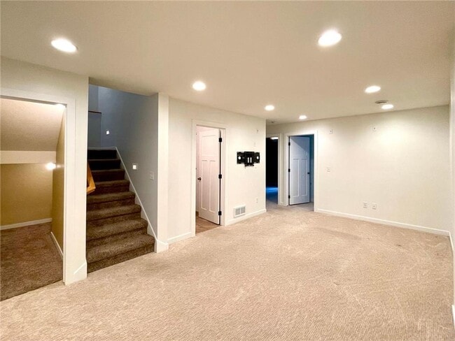 Building Photo - 403 Monroe Ave S