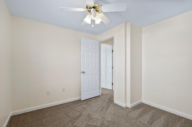 Building Photo - 152 Fairfield Dr