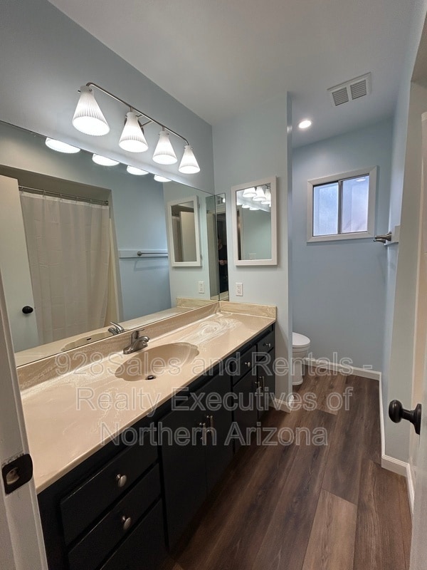 Building Photo - 3341 S Walkup Dr