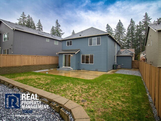 Building Photo - Spacious Modern 5-Bedroom Home with 3-Car ...