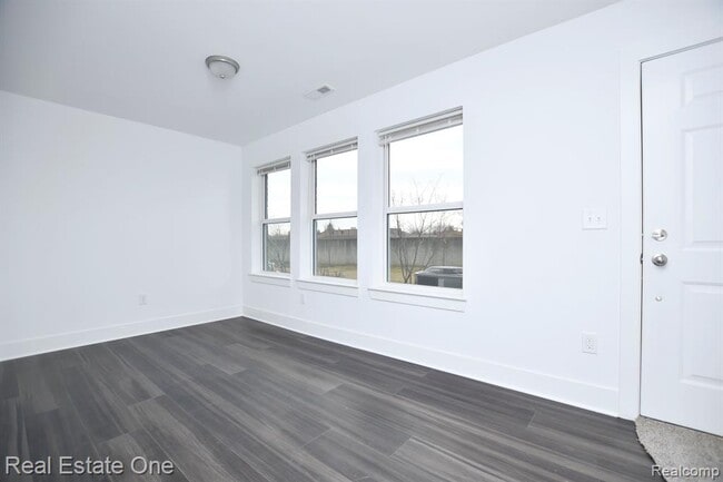 Building Photo - 2904 Zana Dr