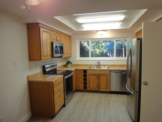 Building Photo - 613 Cedar Pl