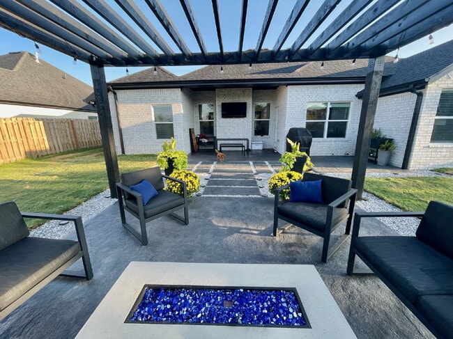 Building Photo - 2014 W Chandler Ave