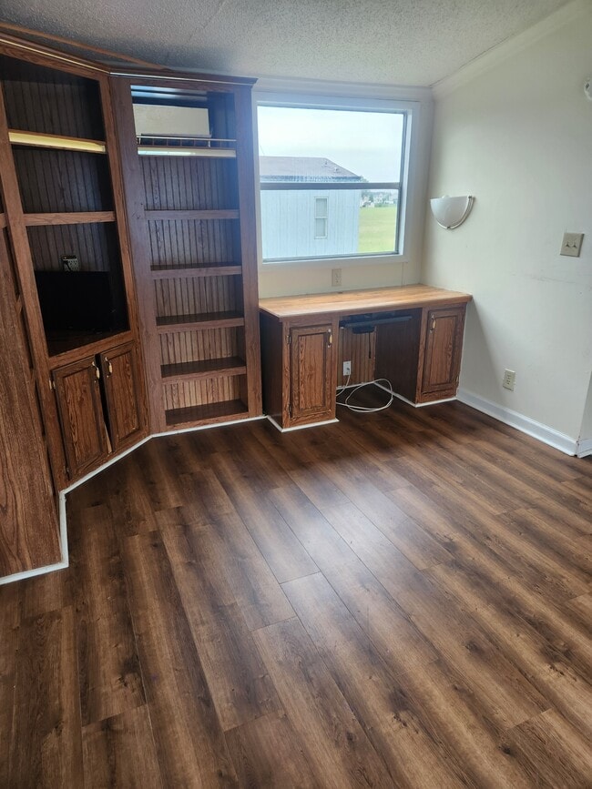 Building Photo - 121 Connector Rd