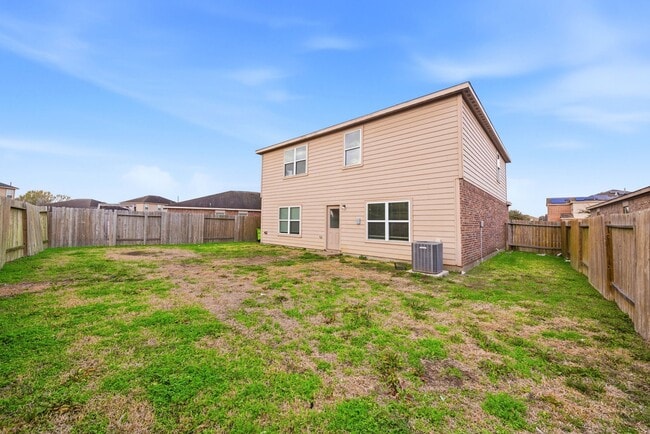 Building Photo - 2006 Quiet Palm Ln