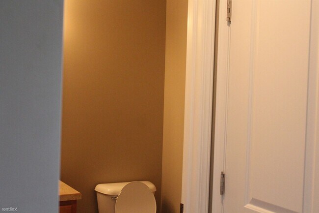 Building Photo - 3 br, 2.5 bath Duplex - 418 N Saginaw Rd