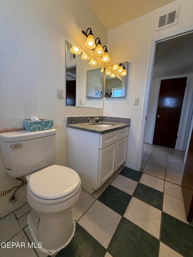Building Photo - 8403 Villanova Dr