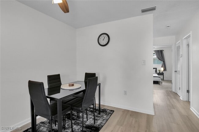 Building Photo - 3225 E Riverside Dr