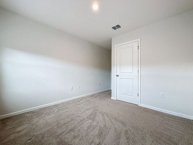 Building Photo - Dream Townhome in Magnolia Grove, Davenport !