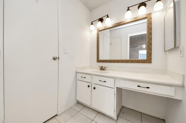 Building Photo - 2120 El Paseo St