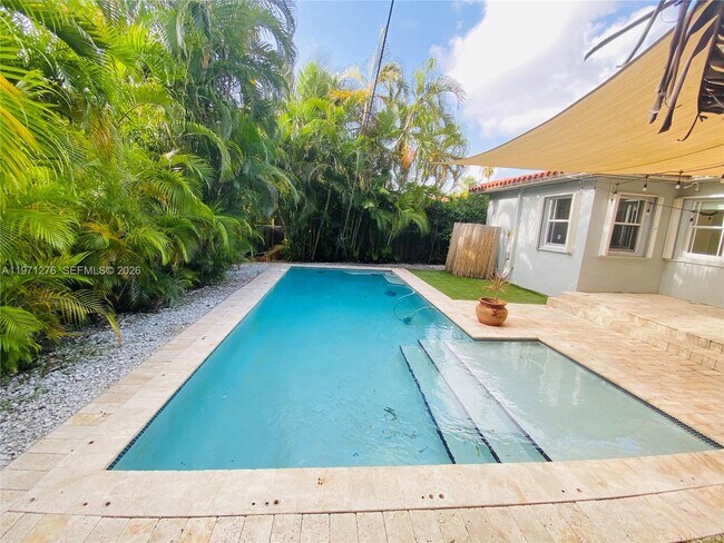 Building Photo - 8959 Dickens Ave