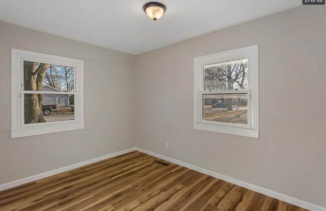 Building Photo - 1902 Meadow Dr