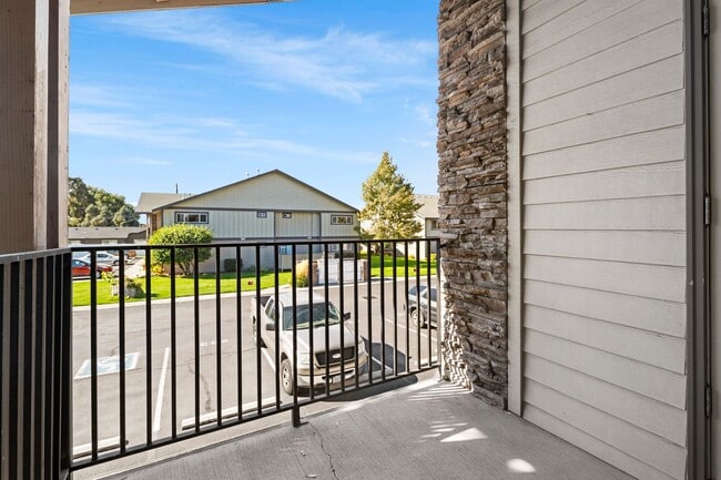 Building Photo - 1 Bed/1 Bath in 55+ Independent Living Community