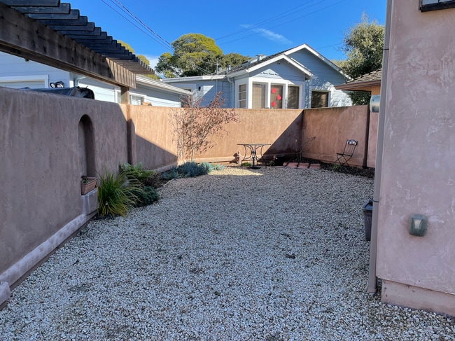 Building Photo - Beautiful Mediterranean 2-Bedroom House in...