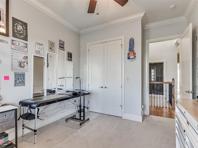 Building Photo - 414 NE 2nd St