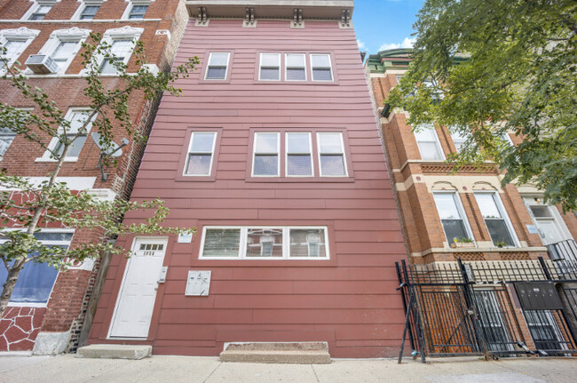 Primary Photo - 1709 S Racine Ave