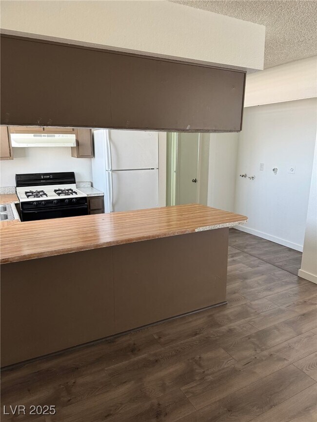 Building Photo - 2377 Exeter Dr