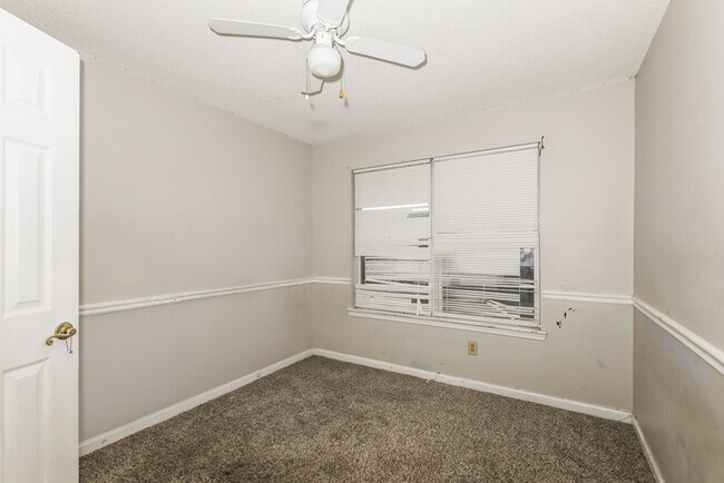 Building Photo - Fantastic 3bd/1.5ba home! Let yourself in!