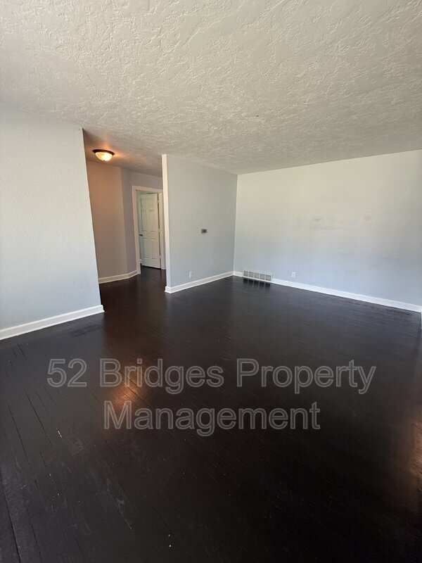 Building Photo - 2904 E 40th Ct