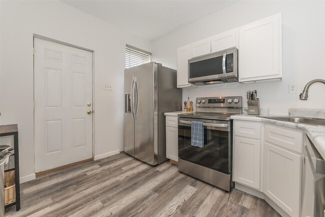 Building Photo - 4992 Botanical Ave