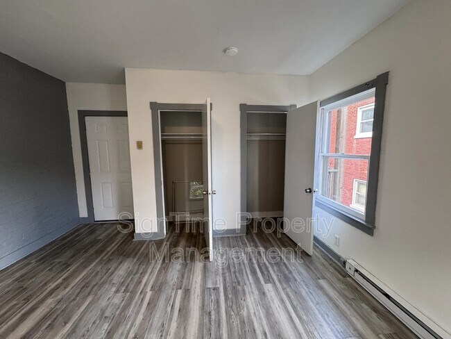Building Photo - 40 E Washington St