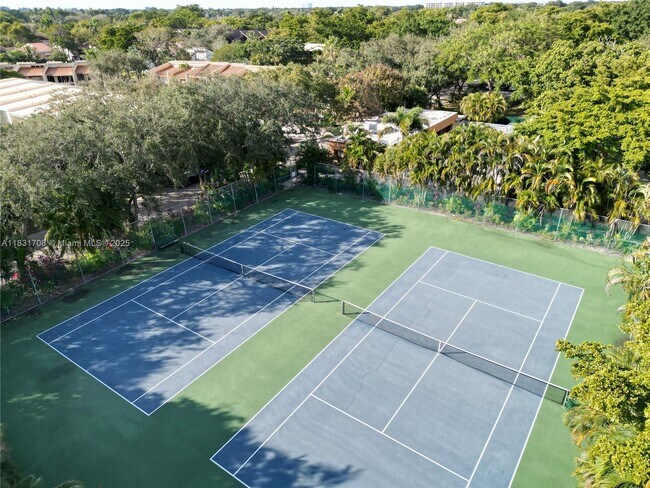 Building Photo - 741 E Coco Plum Cir