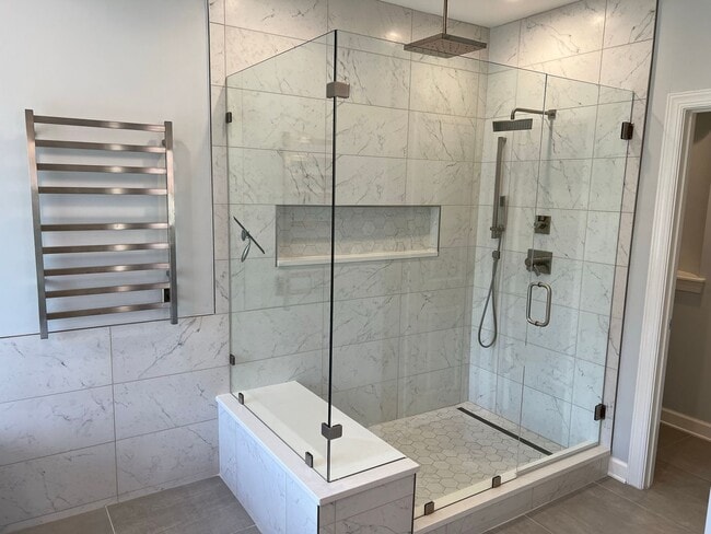 Building Photo - 4 Bed, 3.5 Bath Home w/  3 Car Garage in Williamson Co