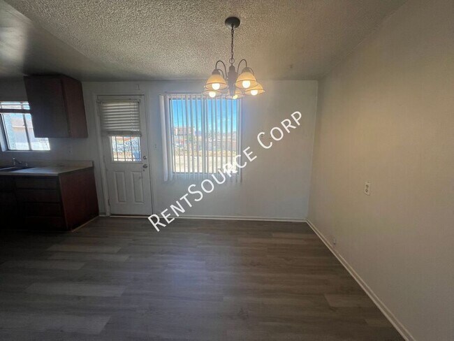 Building Photo - 1379 Riverside Dr