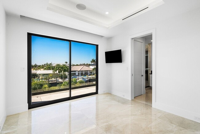 Building Photo - 2650 NE 48th Ct