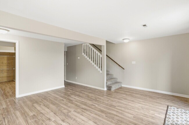 Building Photo - 2200 Bushnell Dr