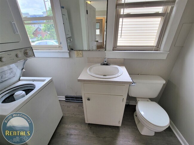 Building Photo - 3bd/2ba House On Faculty Street---Great Location!