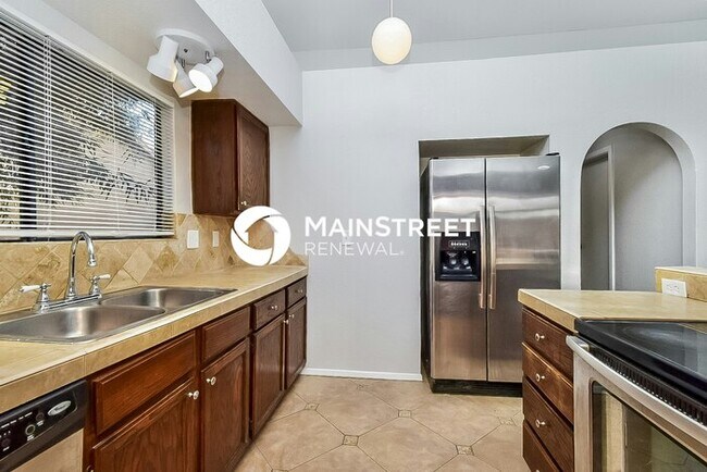 Building Photo - 3 Bedroom Pet-Friendly Home in TUCSON, AZ with Main Street Renewal