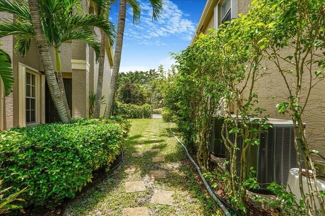 Building Photo - 19059 Skyridge Cir