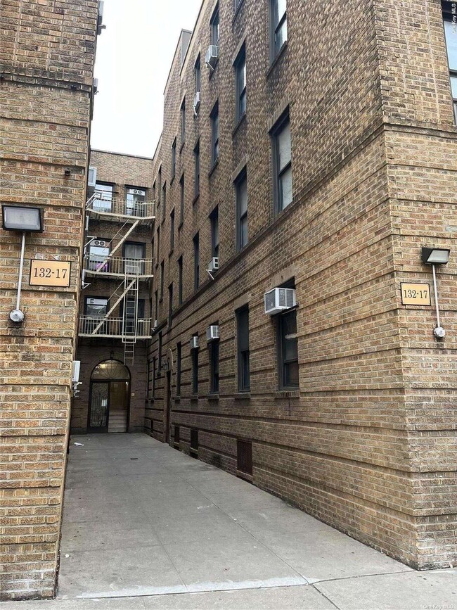 Primary Photo - 132-17 Maple Ave