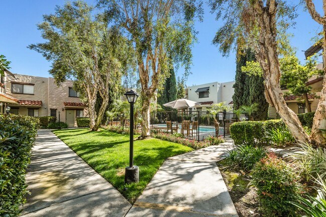 Building Photo - "Coming Soon" Awesome corner 2 Bedroom 2 Bath Townhome with large private patio (AC/Pool/Gated Pa...