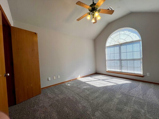 Building Photo - 2909 SE 96th St