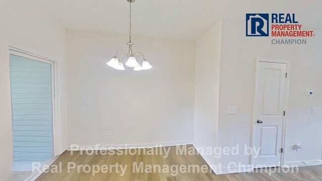 Building Photo - 2 BD/2.5 BA Townhouse Just Minutes from Ca...