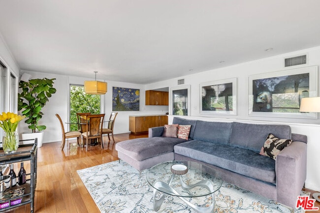 Building Photo - 2843 Lambert Dr