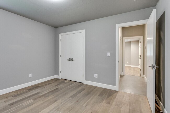 Building Photo - 2125 Heavenly Dr