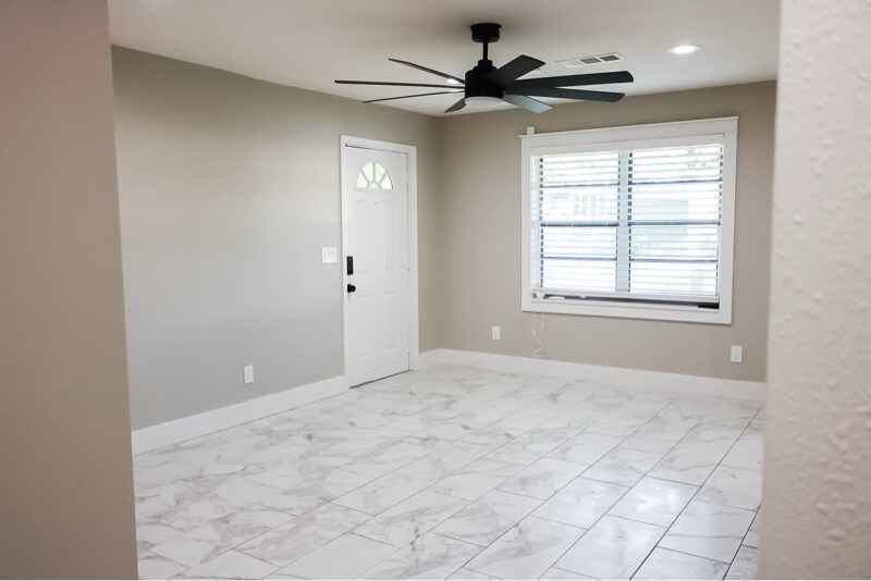 Building Photo - 4013 N Locust St