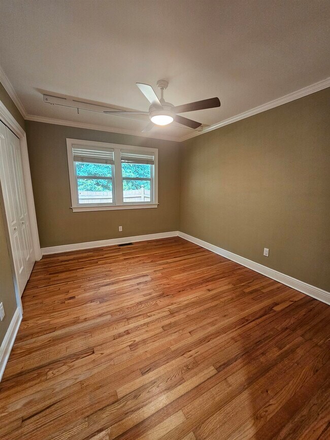 Building Photo - 850 Brookwood Dr